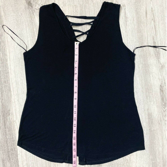 Sleeveless Lace up Back Workout Tee - Picture 8 of 9